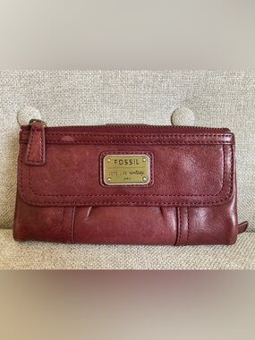 Fossil burgundy wallet